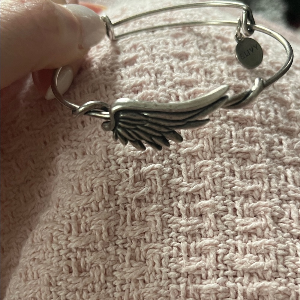 &LIVY Silver Angel Wing Bracelet - Picture 3 of 3